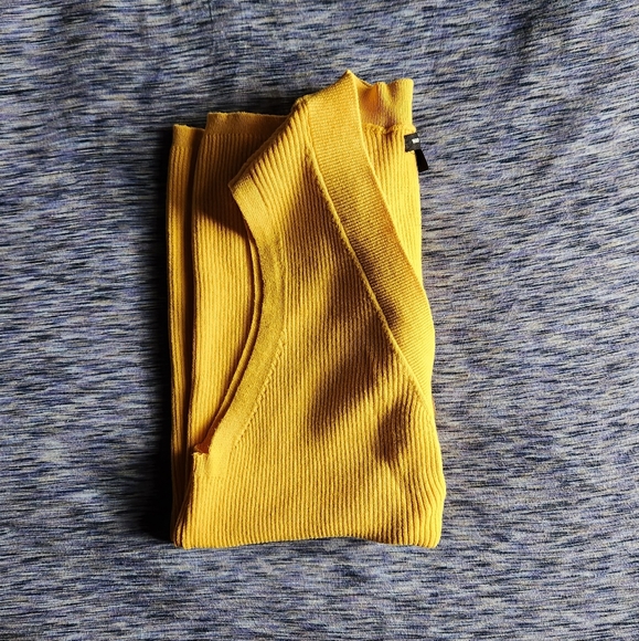 Who What Wear Golden Yellow Button-Up Ribbed Vest (Large) - Picture 5 of 8